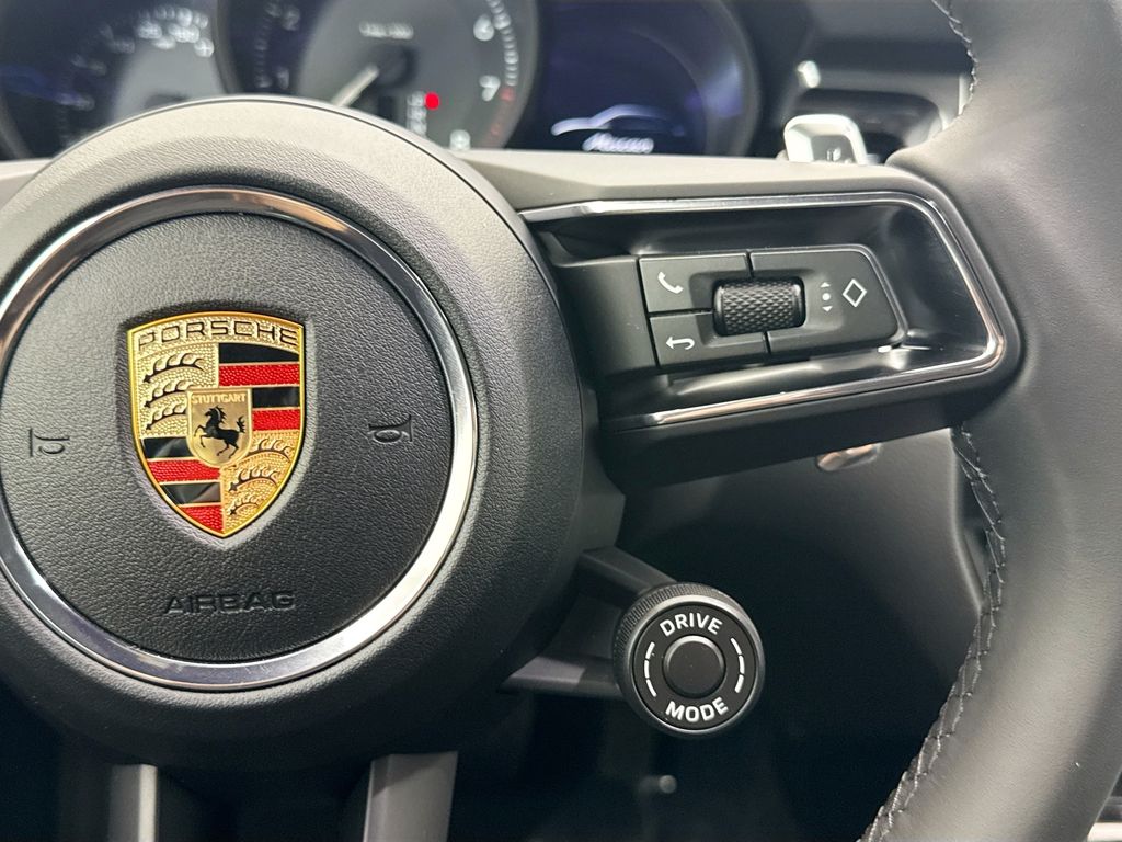 Thumbnail: 2026 Porsche Macan - 15