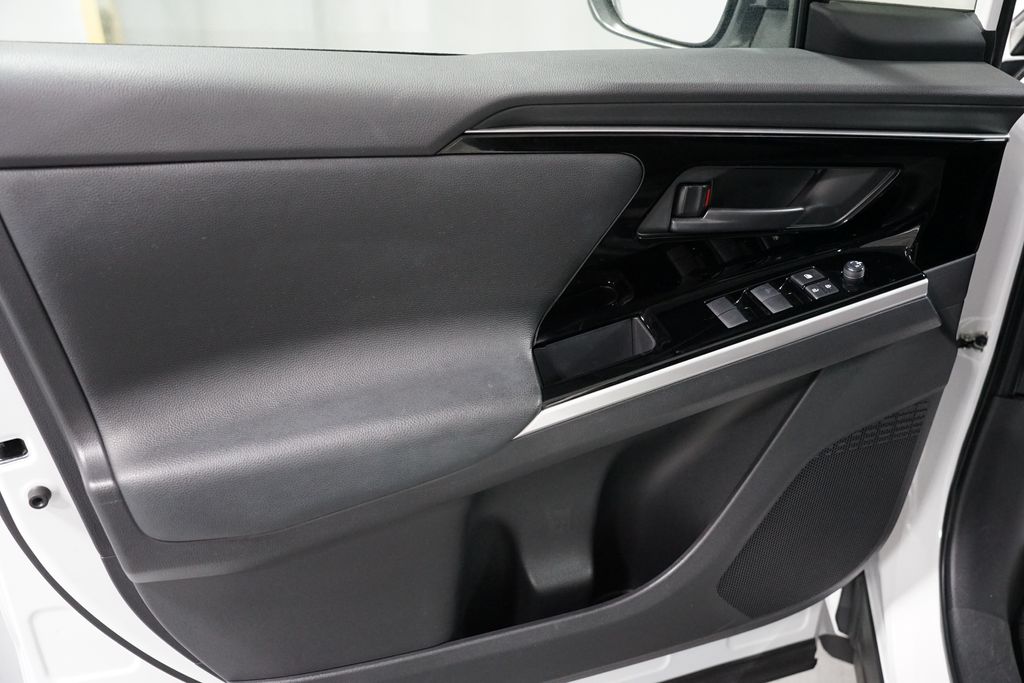 Thumbnail: 2024 Toyota bZ4X - 27