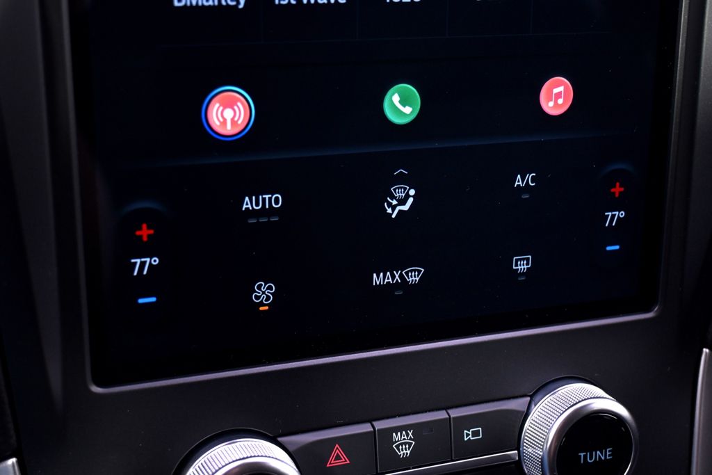 Used 2024 Silver Ford SE image 30