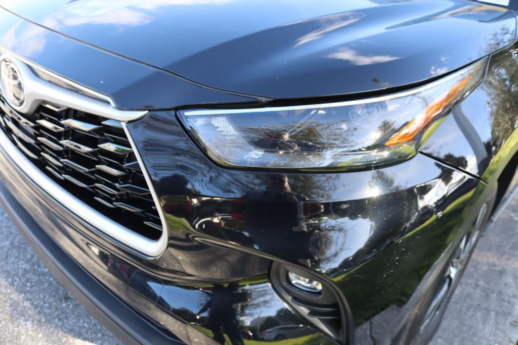 Thumbnail: 2022 Toyota Highlander - 3