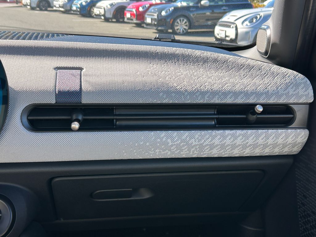 Thumbnail: 2025 MINI Cooper - 25