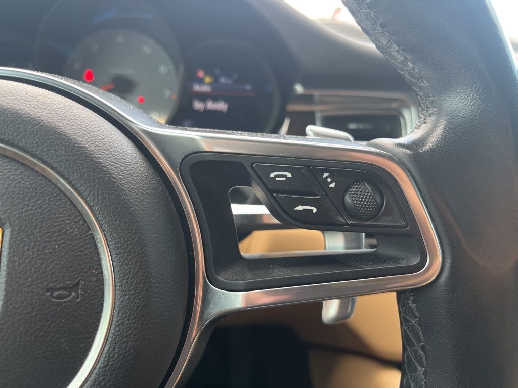 Thumbnail: 2017 Porsche Macan - 27