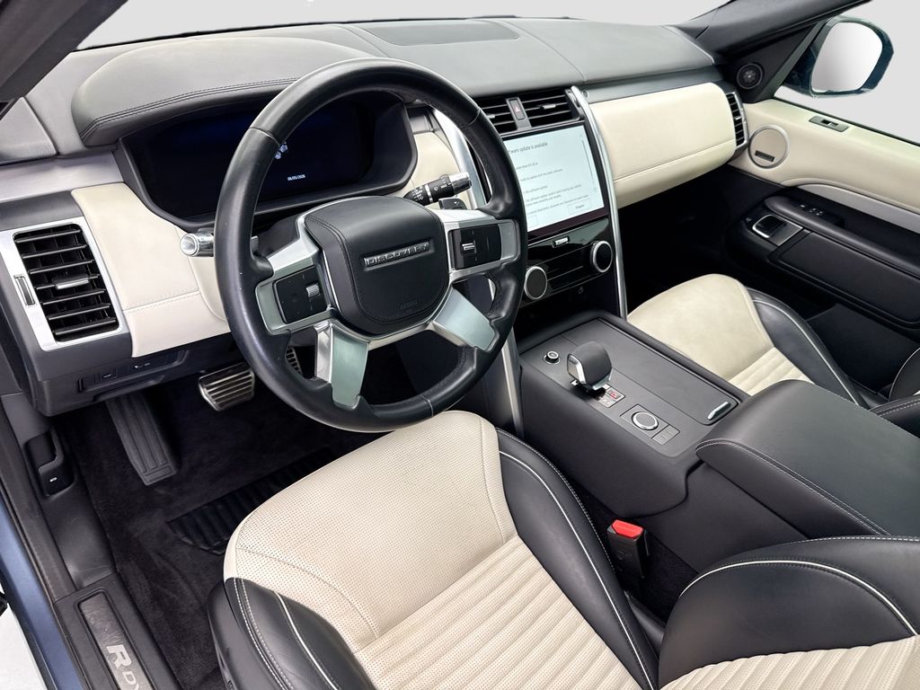 Thumbnail: 2022 Land Rover Discovery - 9