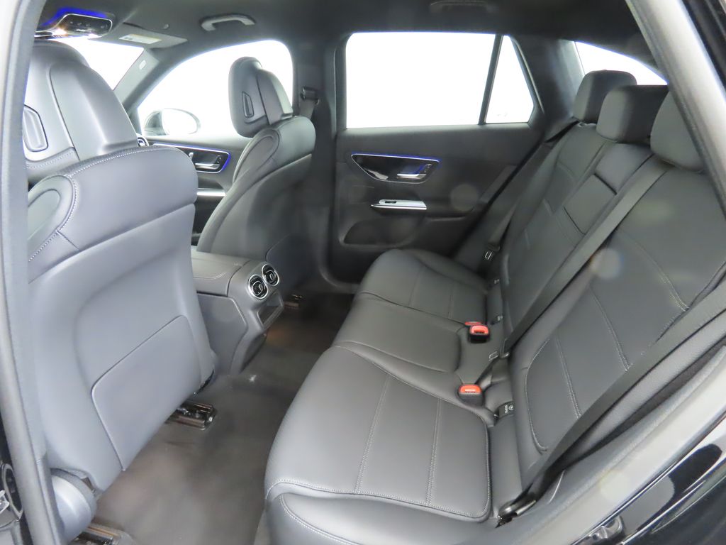 2025 Mercedes-Benz GLC 300 22