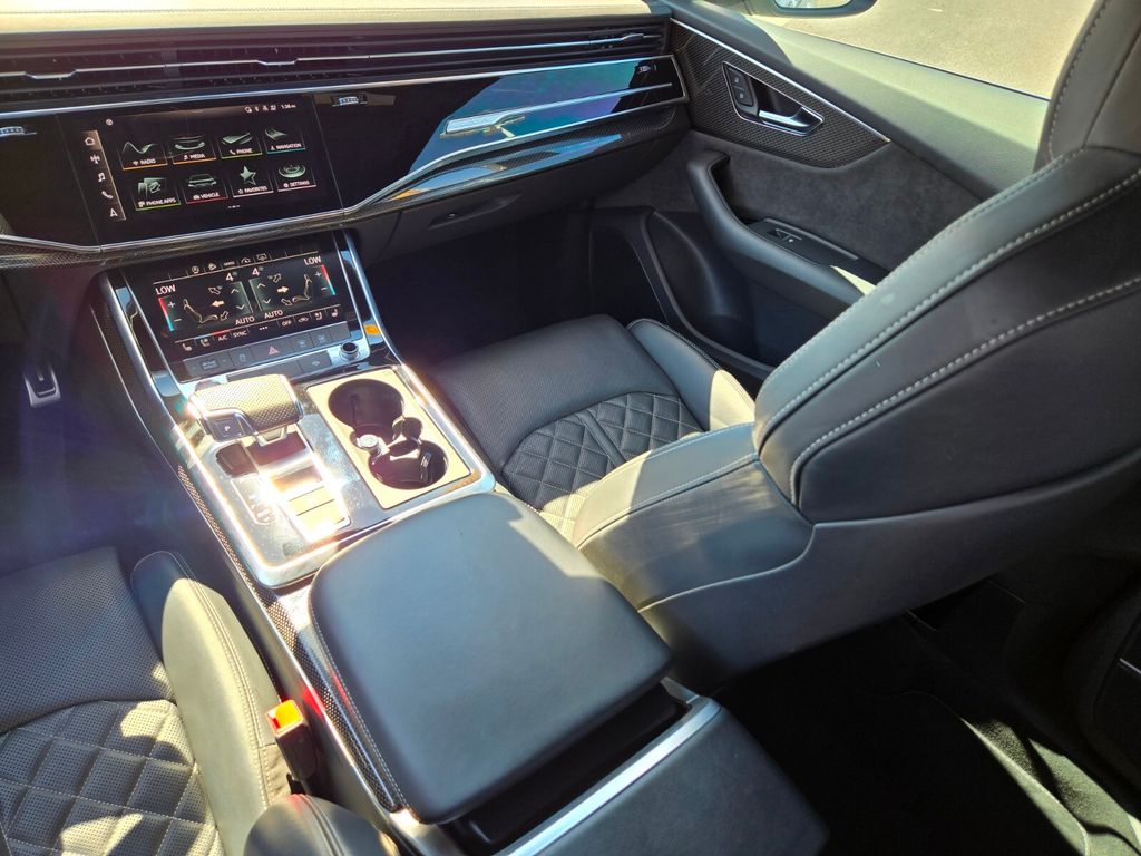 2021 Audi SQ8  16