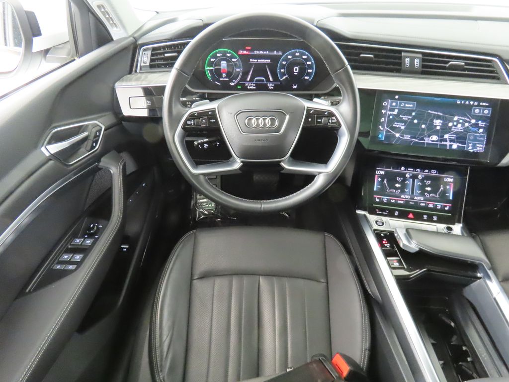 Thumbnail: 2023 Audi e-tron - 13