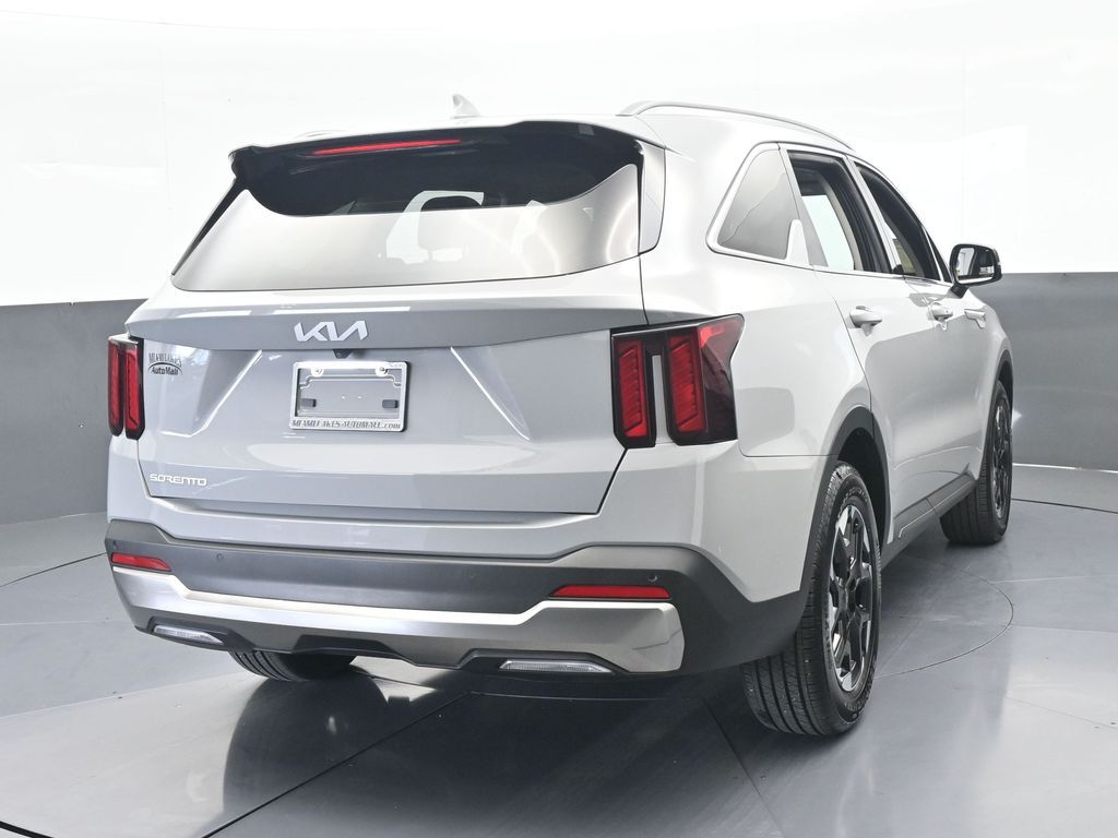 Used 2025 Wolf Gray Kia S image 5