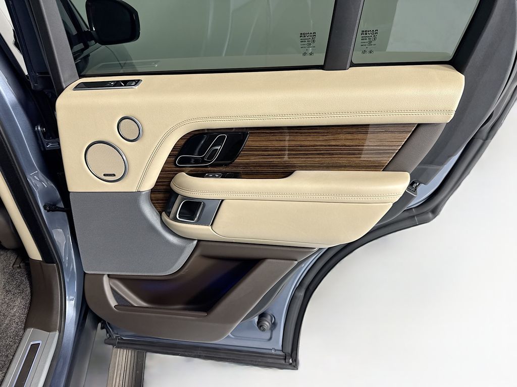 Thumbnail: 2018 Land Rover Range Rover - 27