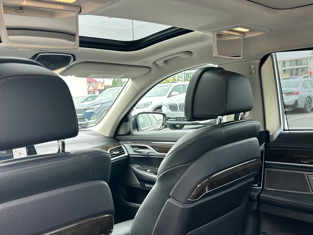 Thumbnail: 2018 BMW 7 Series - 31