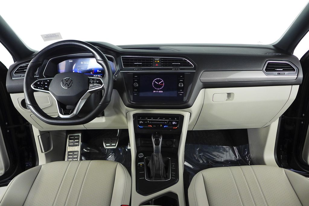Thumbnail: 2023 Volkswagen Tiguan - 24