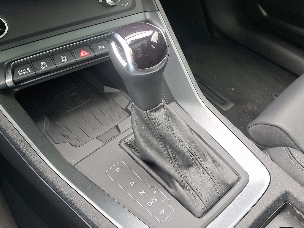 Thumbnail: 2025 Audi Q3 - 12