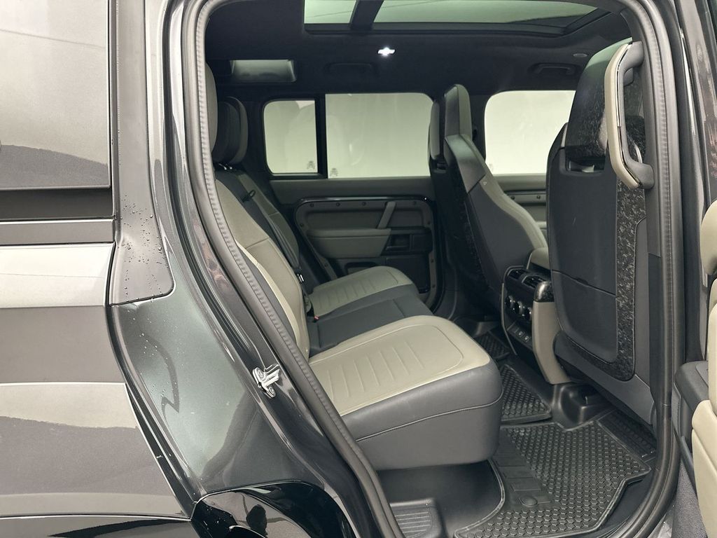 2025 Land Rover Defender 110 7