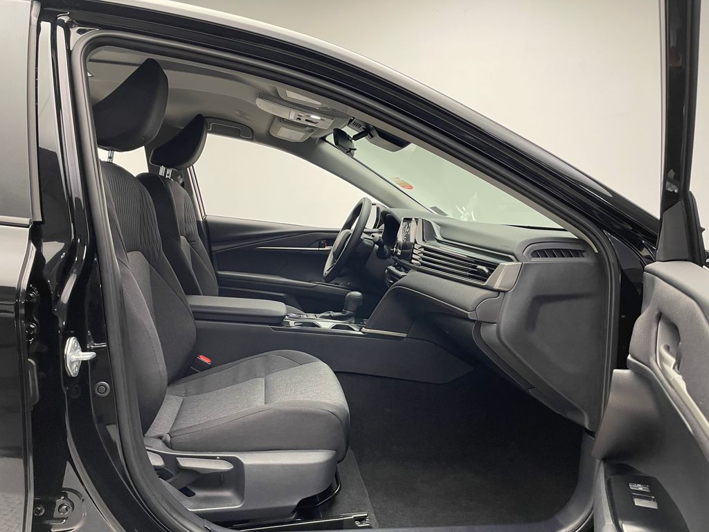 2025 Toyota Camry LE 16
