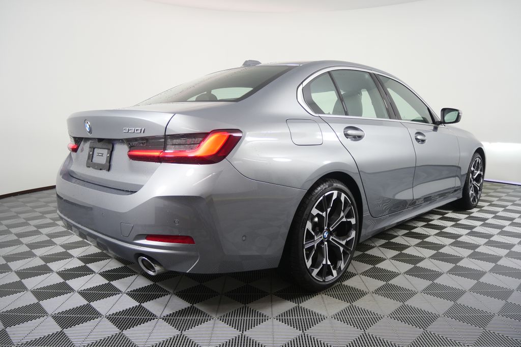 Thumbnail: 2025 BMW 3 Series - 3