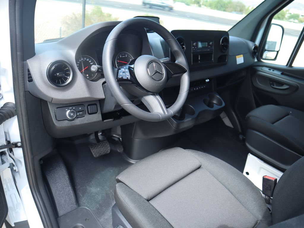 Thumbnail: 2025 Mercedes-Benz Sprinter - 9