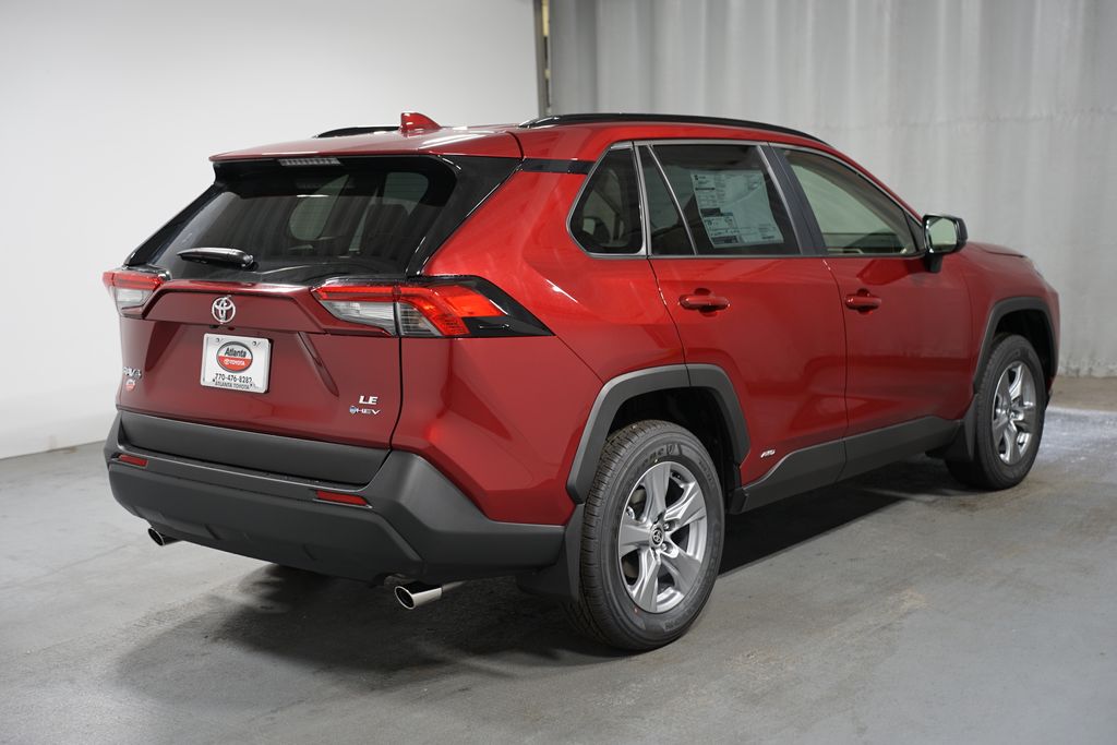 2025 Toyota RAV4 LE 8