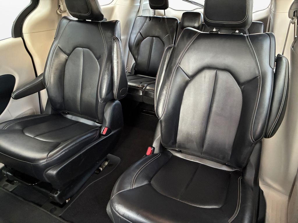 Used Car 2024 Chrysler Pacifica Hybrid  Select For Sale Under $30,000 In Austin, Texas