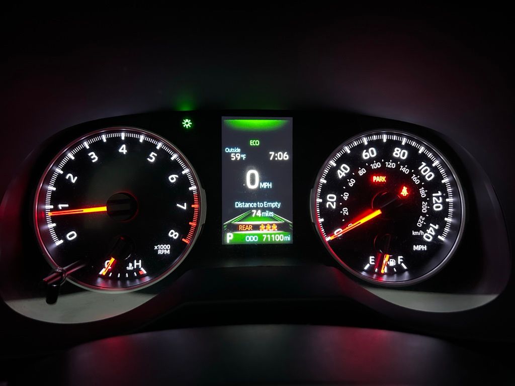 Thumbnail: 2022 Toyota RAV4 - 22