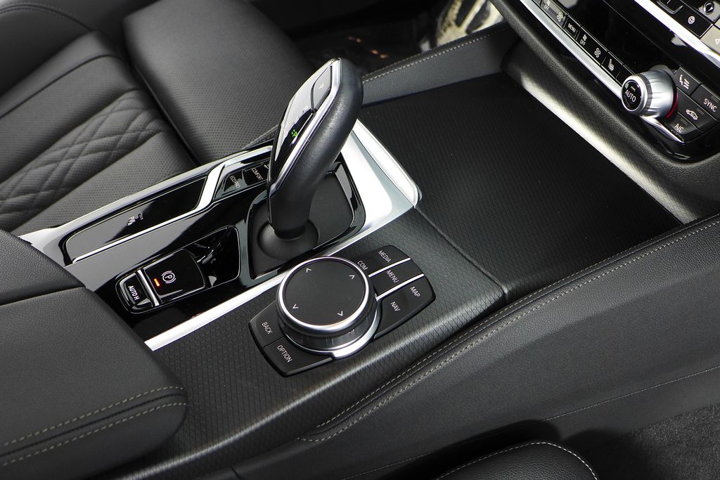 Thumbnail: 2023 BMW 5 Series - 15