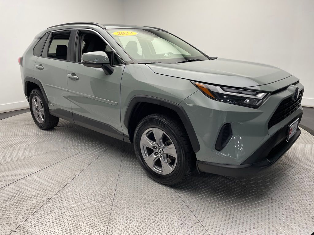 2022 Toyota RAV4 XLE 3