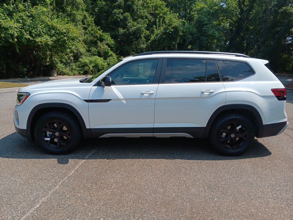 2024 Volkswagen Atlas 2.0T Peak Edition SEL 2