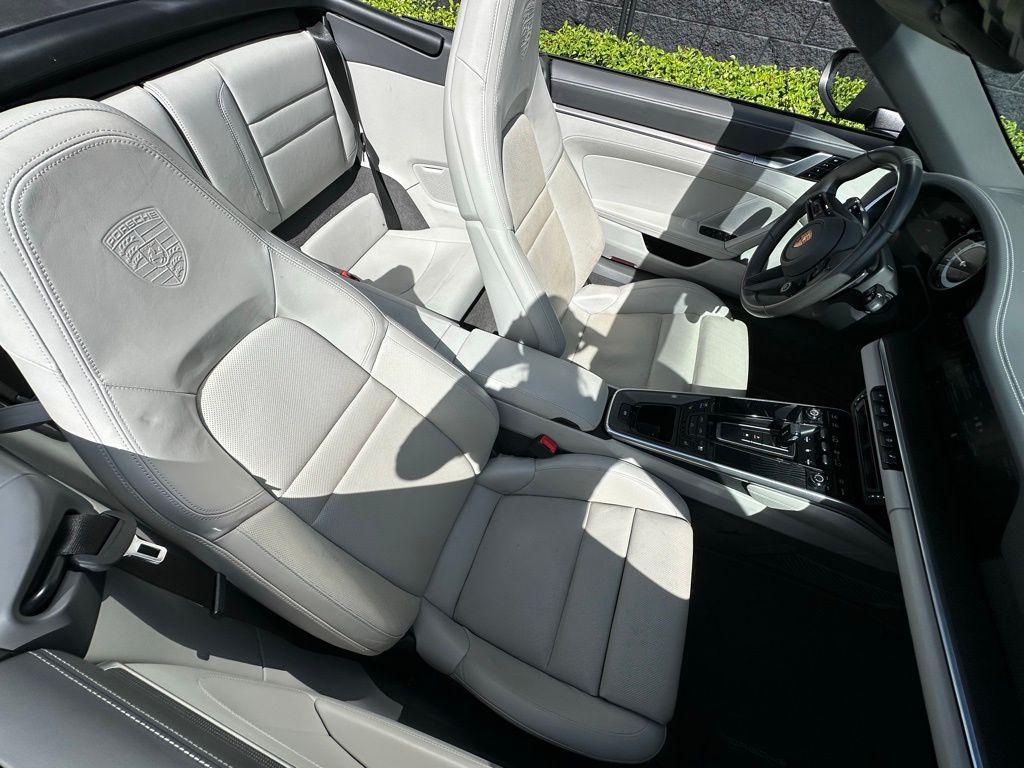 Thumbnail: 2020 Porsche 911 - 25