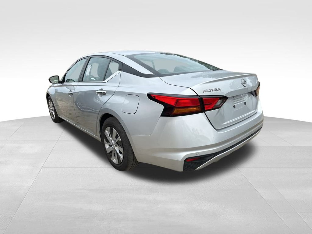 2024 Brilliant Silver Metallic Nissan Altima 2.5 S FWD Sedan