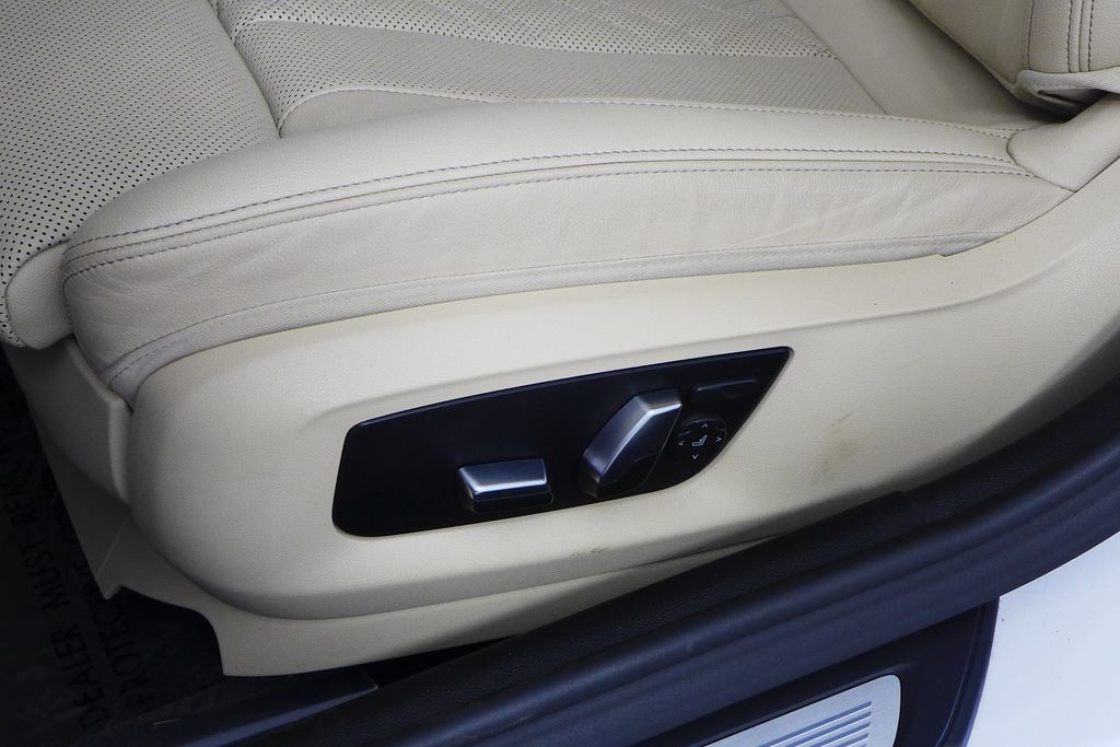 Thumbnail: 2022 BMW 5 Series - 23