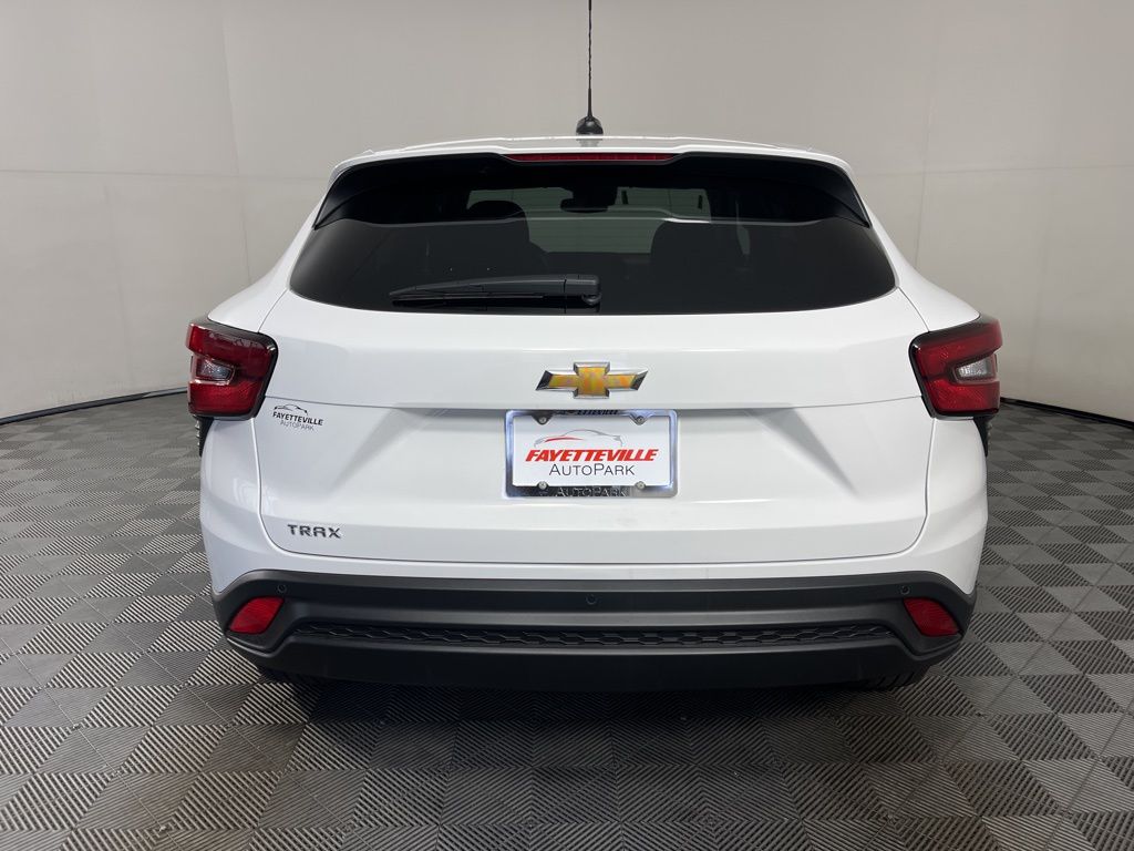 Thumbnail: 2026 Chevrolet Trax - 8