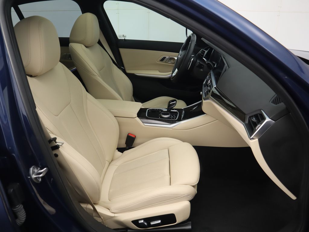 Thumbnail: 2022 BMW 3 Series - 21