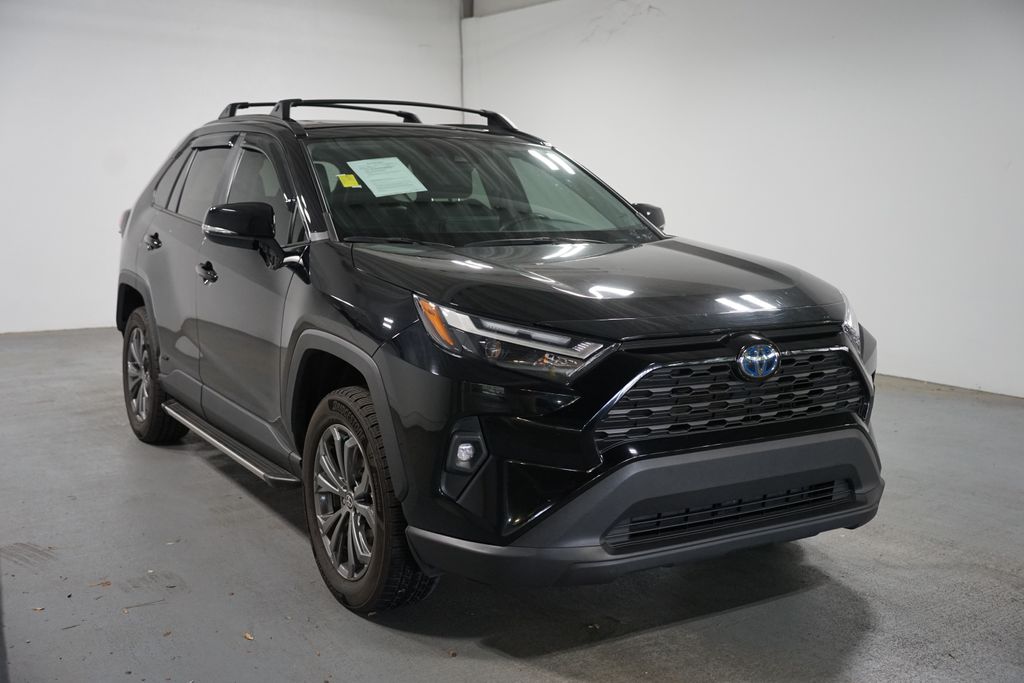 Thumbnail: 2022 Toyota RAV4 - 3