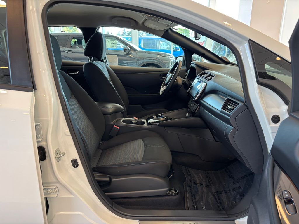2024 Nissan Leaf SV Plus