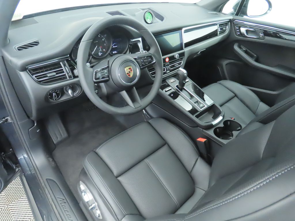 Thumbnail: 2025 Porsche Macan - 4