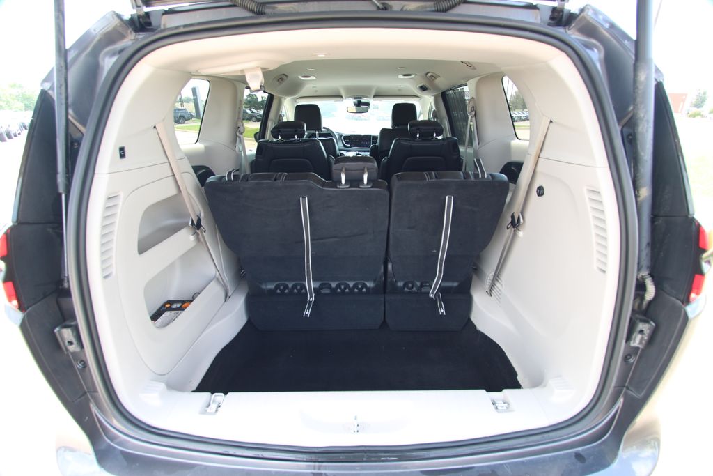 Used 2023 Chrysler Pacifica Van