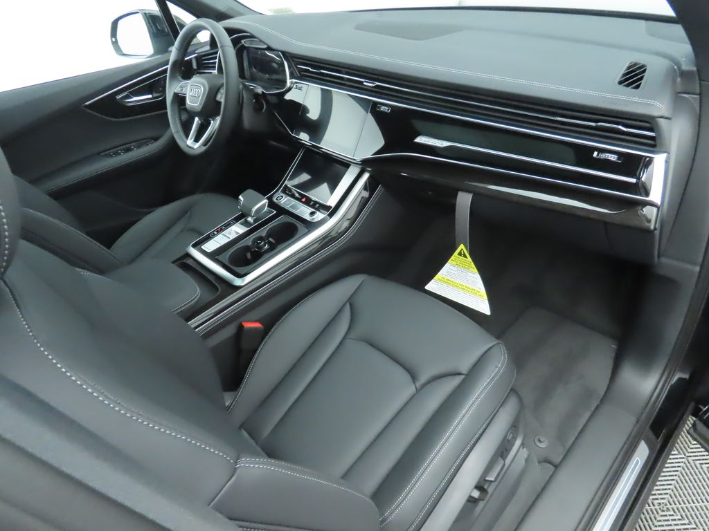 Thumbnail: 2025 Audi Q7 - 19