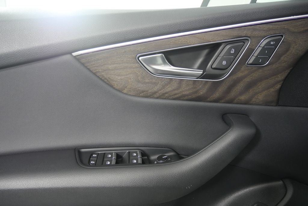 2019 Audi Q8 Premium Plus 8