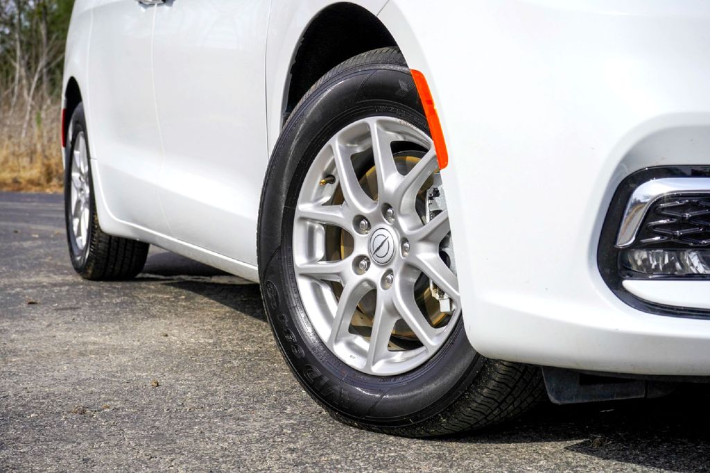 Used Car 2025 Chrysler Pacifica  Select For Sale Under $30,000 In Taylor, Texas