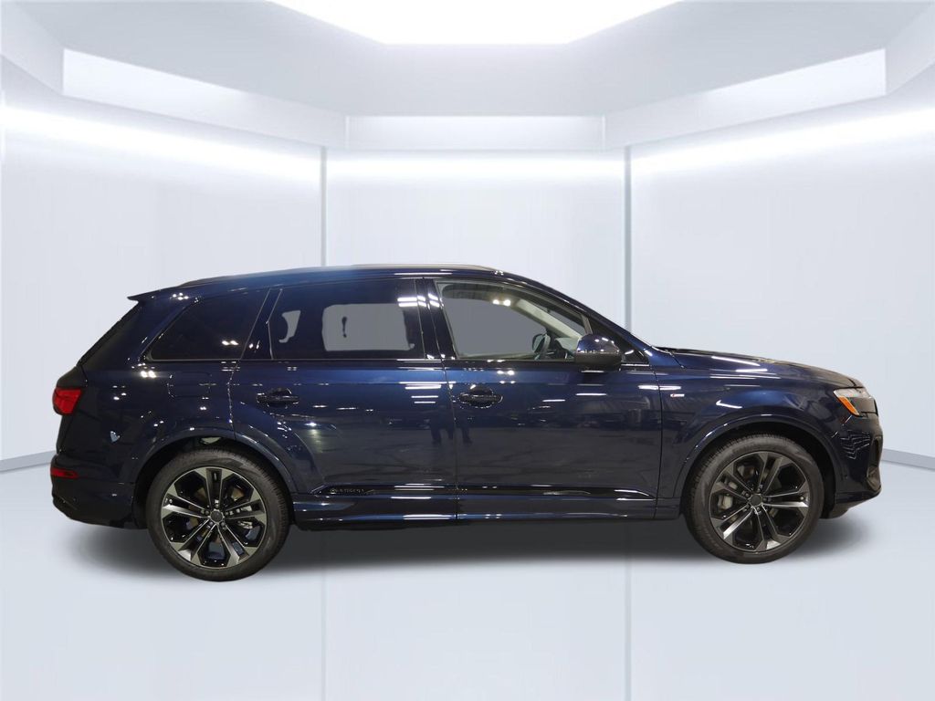 Thumbnail: 2026 Audi Q7 - 6
