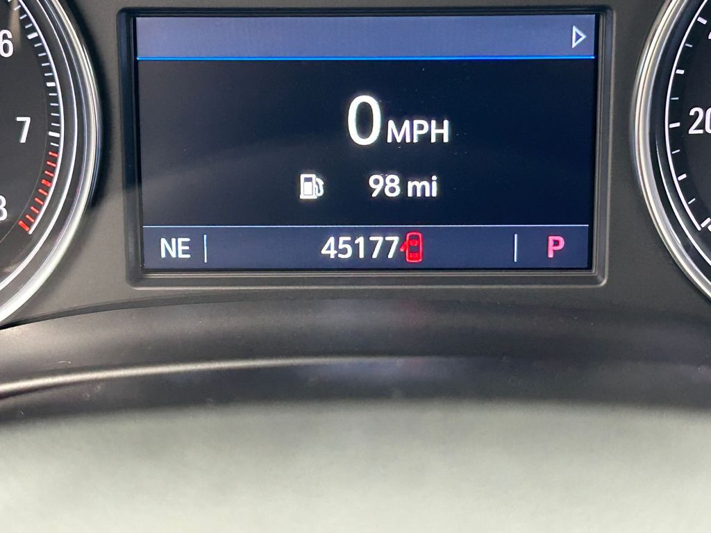 Used 2024 White Frost Tricoat Buick Essence image 32