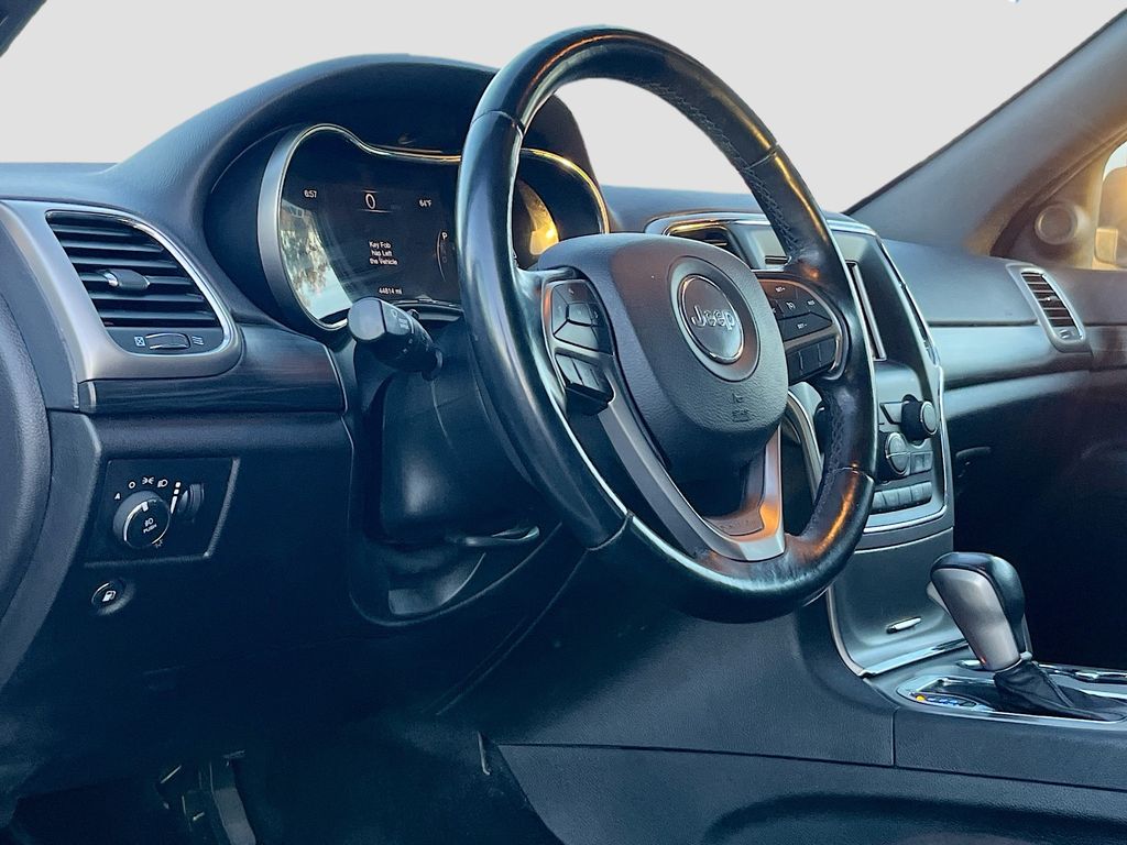 Used 2020 White Jeep Laredo E image 9