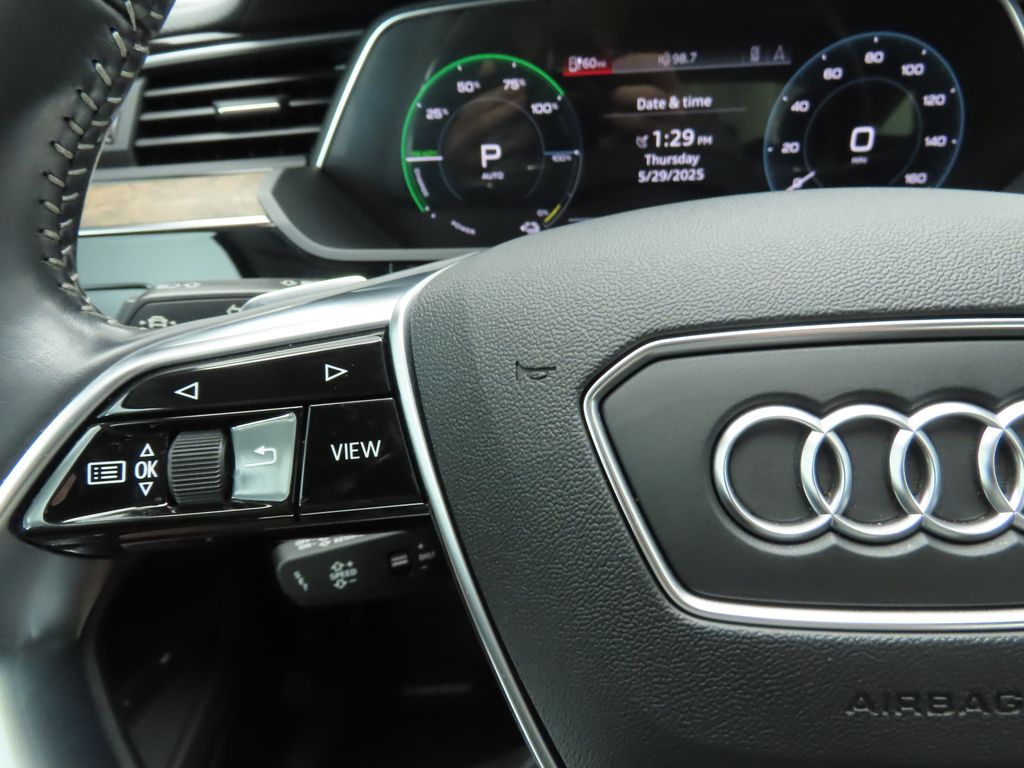 Thumbnail: 2020 Audi e-tron - 11