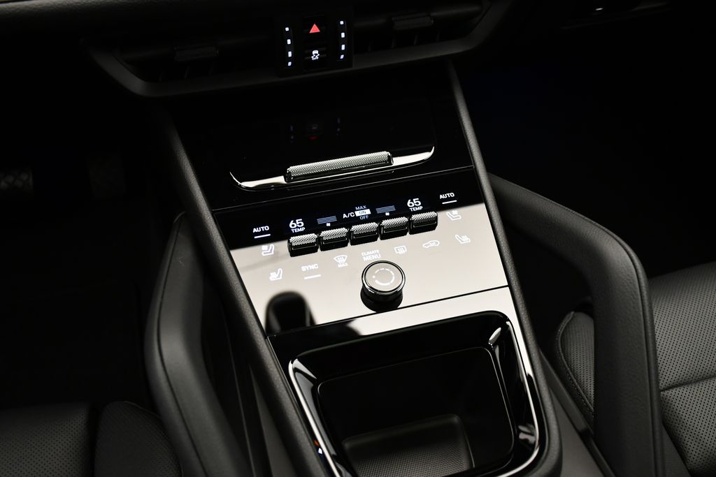 Thumbnail: 2025 Porsche Cayenne - 32