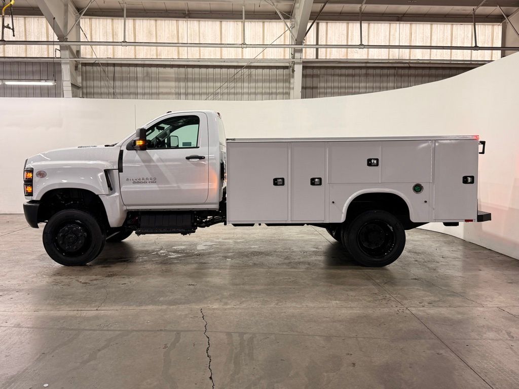 2025 Chevrolet Silverado 5500HD 