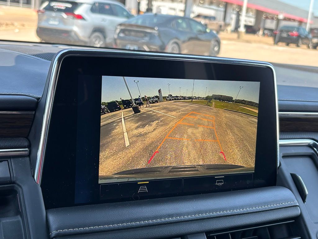 2023 Chevrolet Suburban Premier photo
