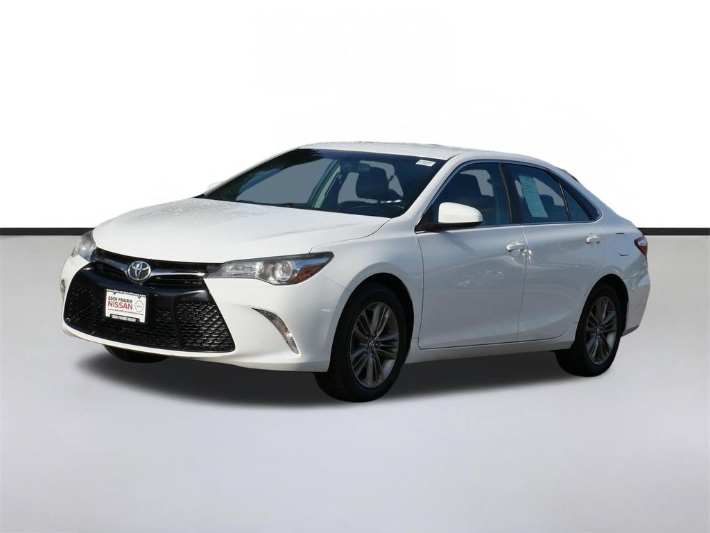 Super White 2017 Toyota Camry Sedan Front-Wheel Drive 6-Speed Automatic