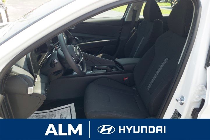 New 2026 White Hyundai SE image 13
