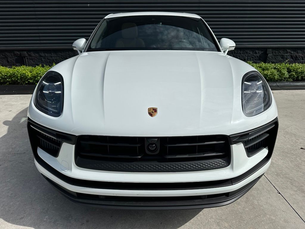 Thumbnail: 2026 Porsche Macan - 8