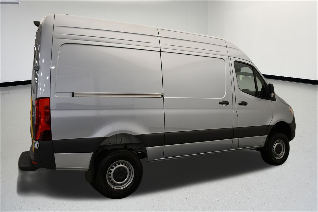 Thumbnail: 2025 Mercedes-Benz Sprinter - 9