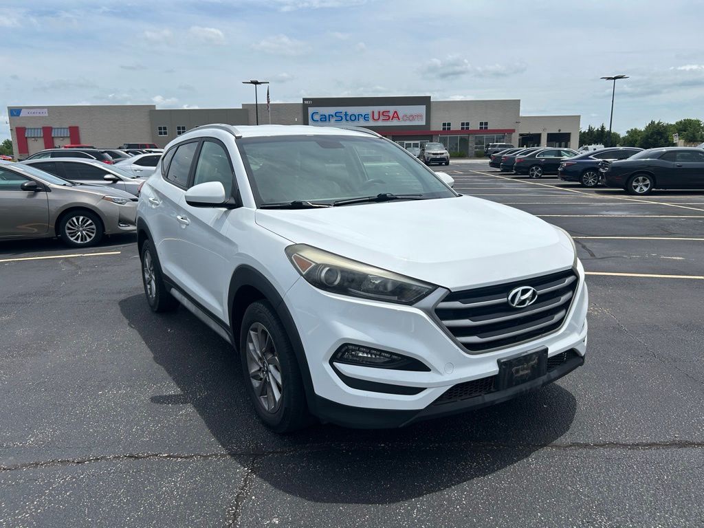 Dazzling White 2018 Hyundai Tucson 2.0L SEL AWD SUV / Crossover All-Wheel Drive 6-Speed Automatic
