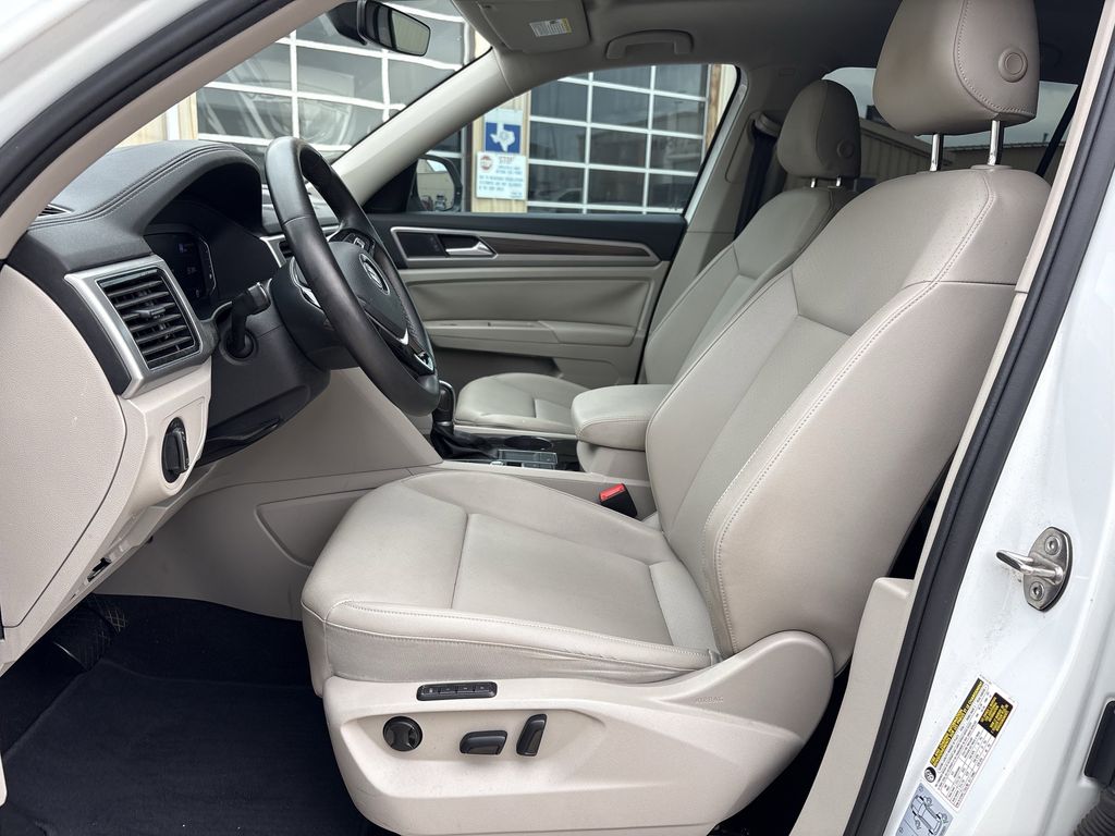 2019 Volkswagen Atlas SEL White at Durrett Motor Company